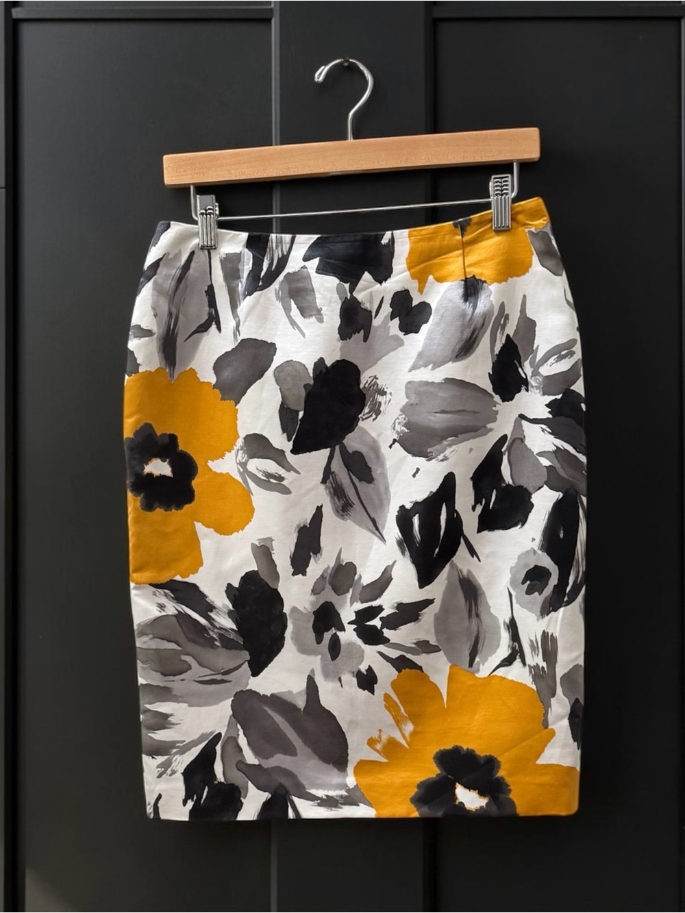 Jones New York Floral Pencil Skirt in Yellow Black Grey White! Size 4! EUC!!